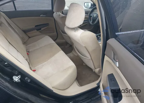 2010 Honda Accord 2.4 Lx z USA, uszkodzony, nr VIN 1HGCP2F34AA139034